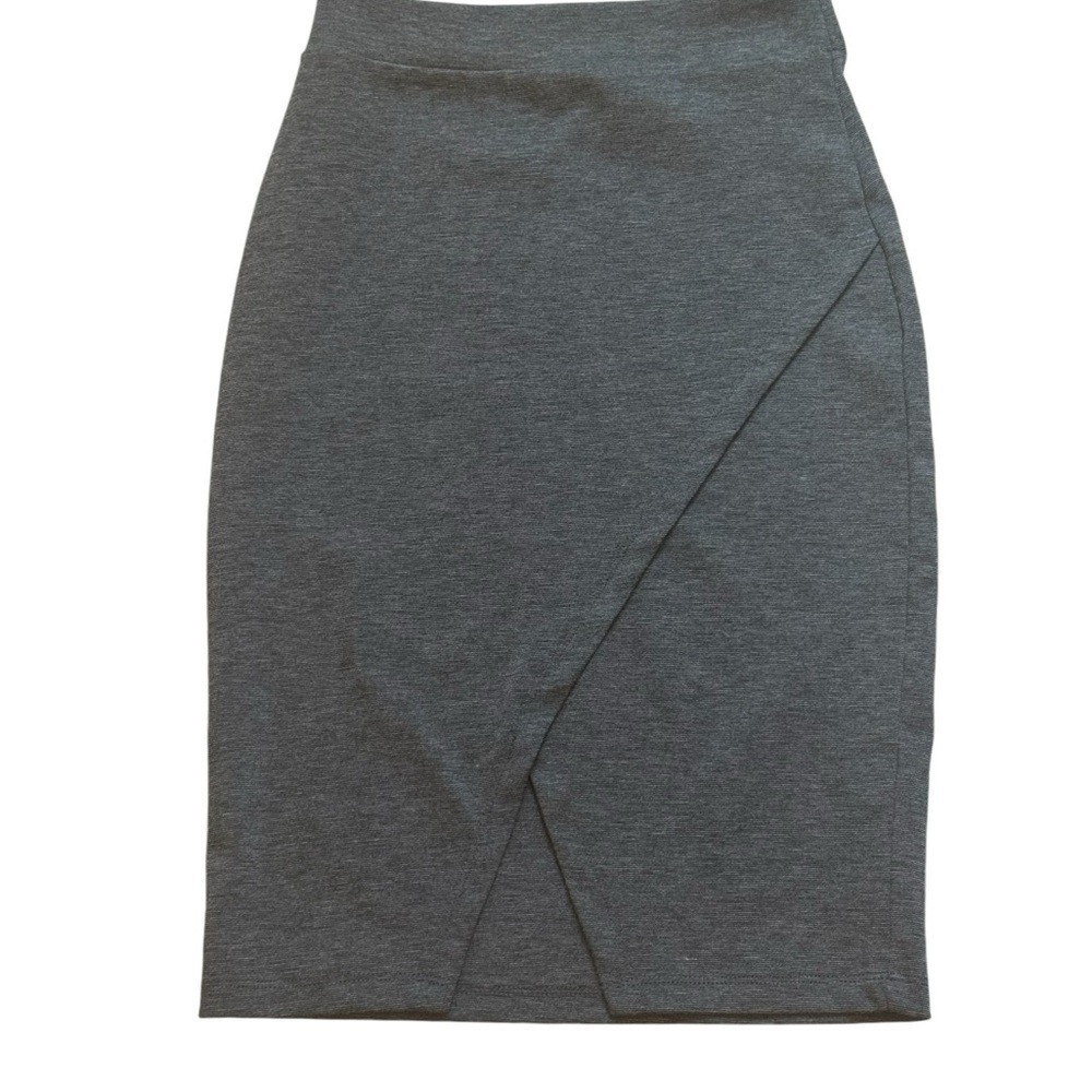 Popular gray knit skirt, faux wrap look, size‎ small